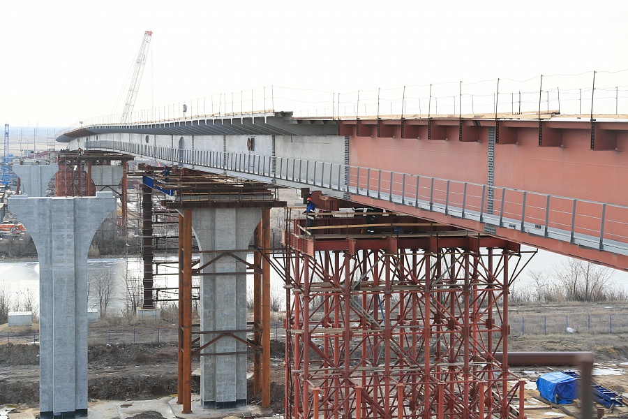 В Волгоградской области завершили надвижку правой части моста через ВДСК